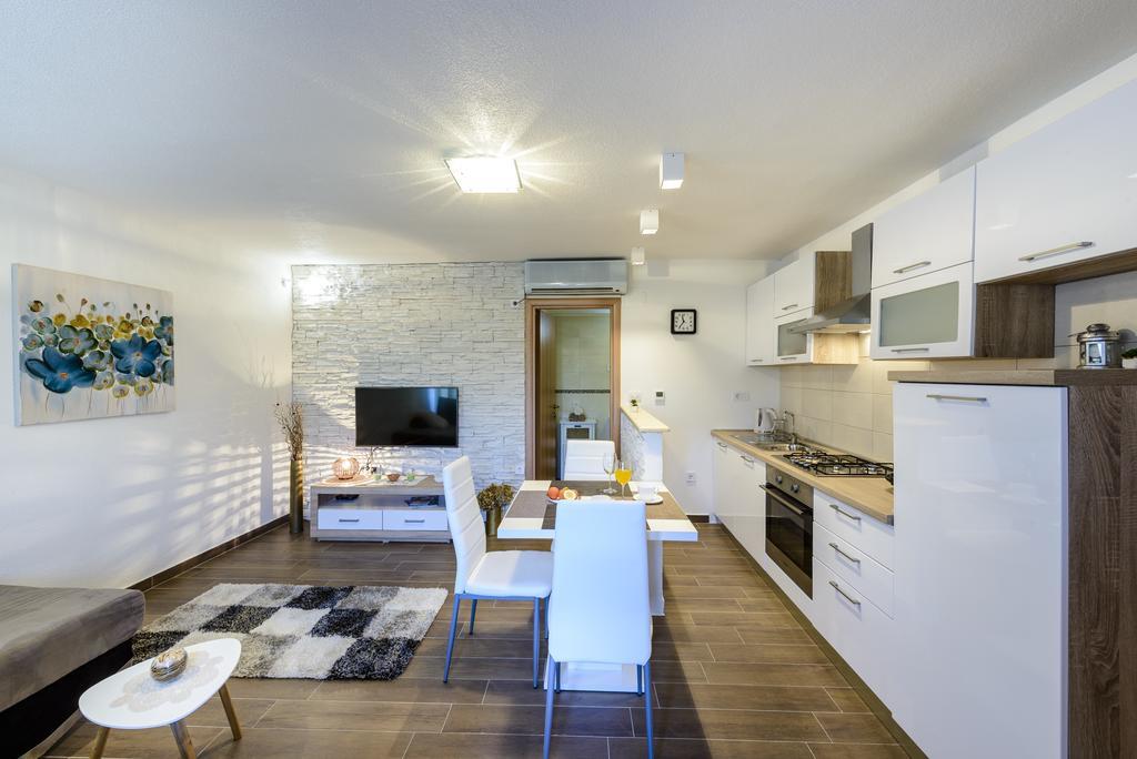 Apartment Mistral - Cosy Apartment With Sea View Molunat Eksteriør bilde