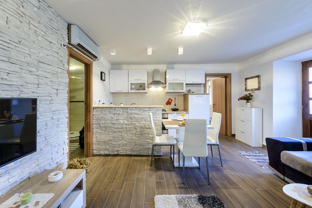 Apartment Mistral - Cosy Apartment With Sea View Molunat Eksteriør bilde