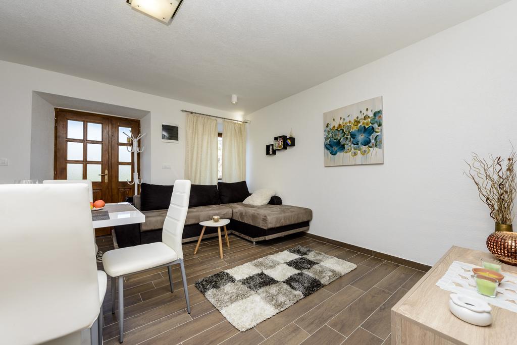 Apartment Mistral - Cosy Apartment With Sea View Molunat Eksteriør bilde
